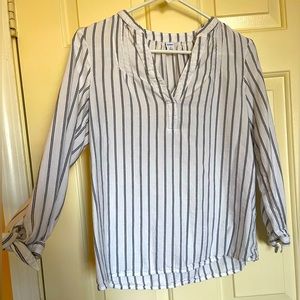 Cotton popover top with tie cuffs